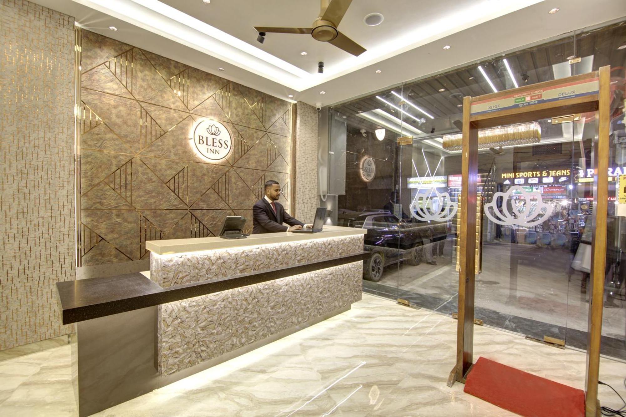 Bless Inn - Near Connaught Place New Delhi Bagian luar foto