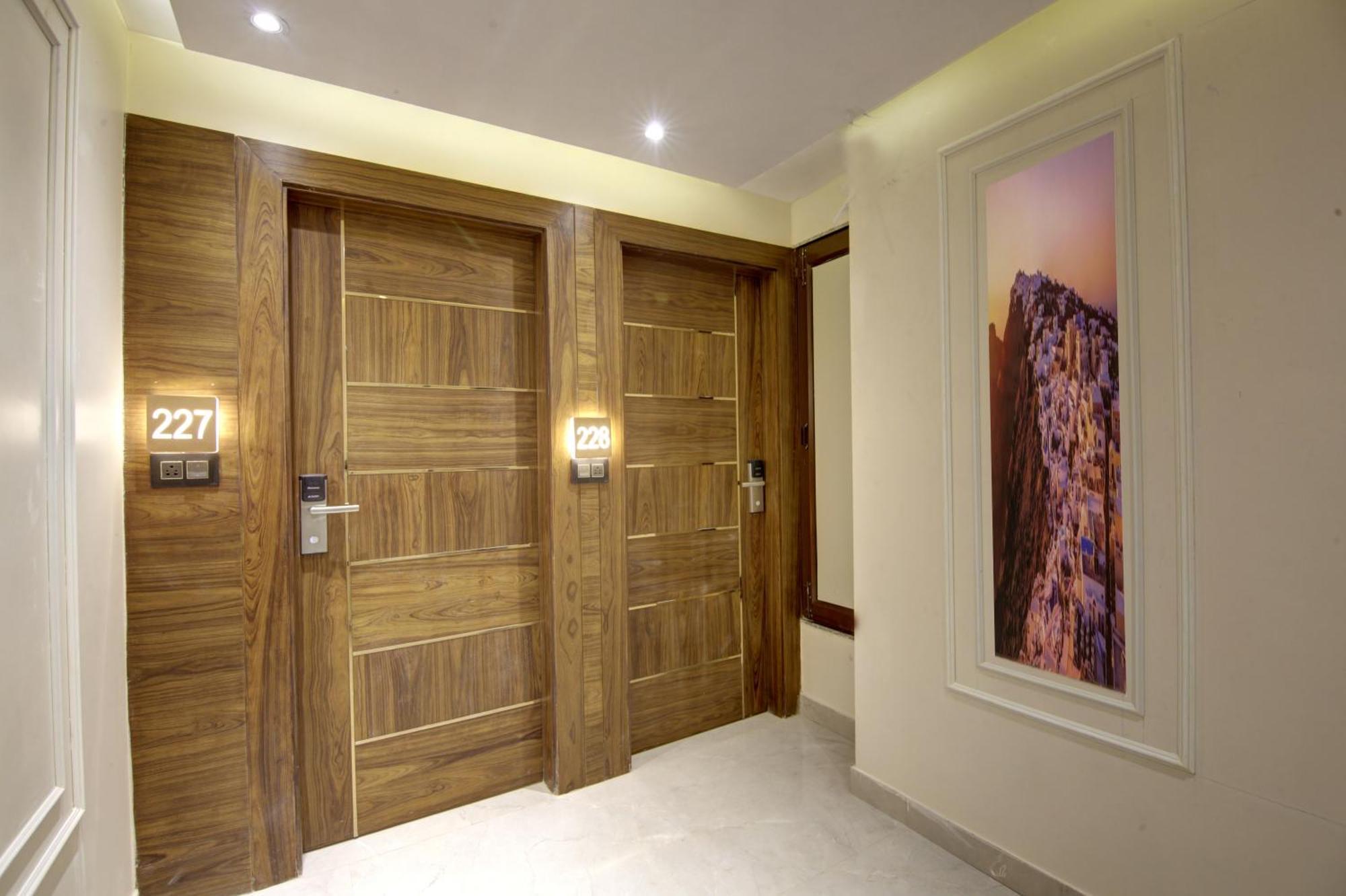 Bless Inn - Near Connaught Place New Delhi Bagian luar foto