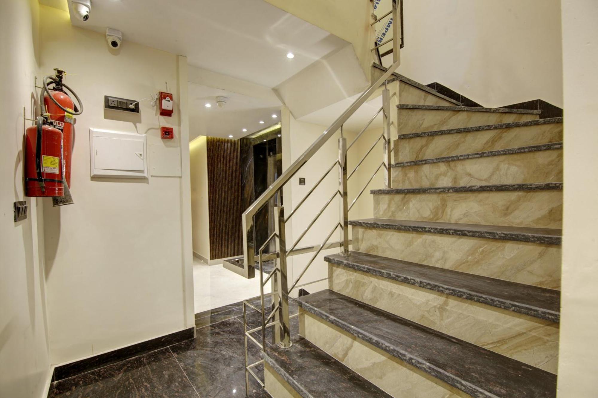 Bless Inn - Near Connaught Place New Delhi Bagian luar foto