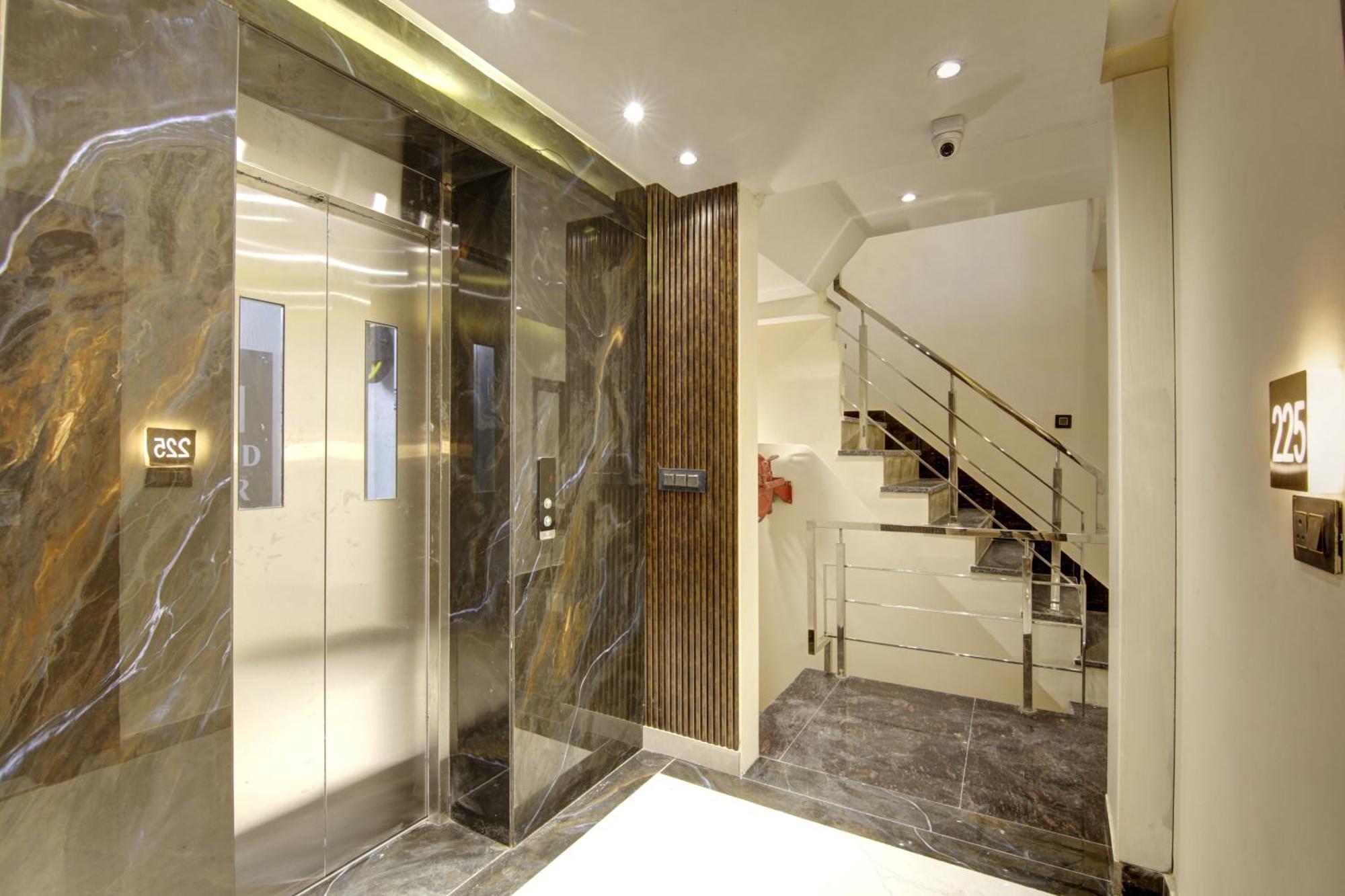 Bless Inn - Near Connaught Place New Delhi Bagian luar foto