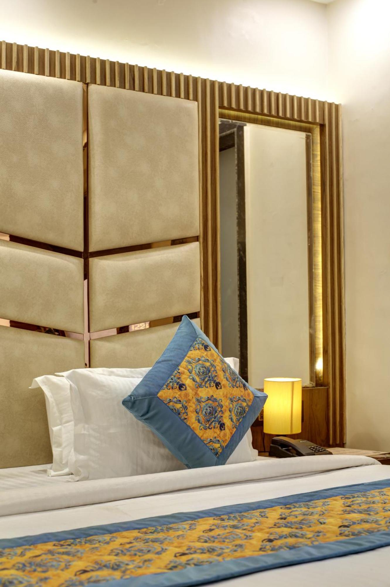 Bless Inn - Near Connaught Place New Delhi Bagian luar foto