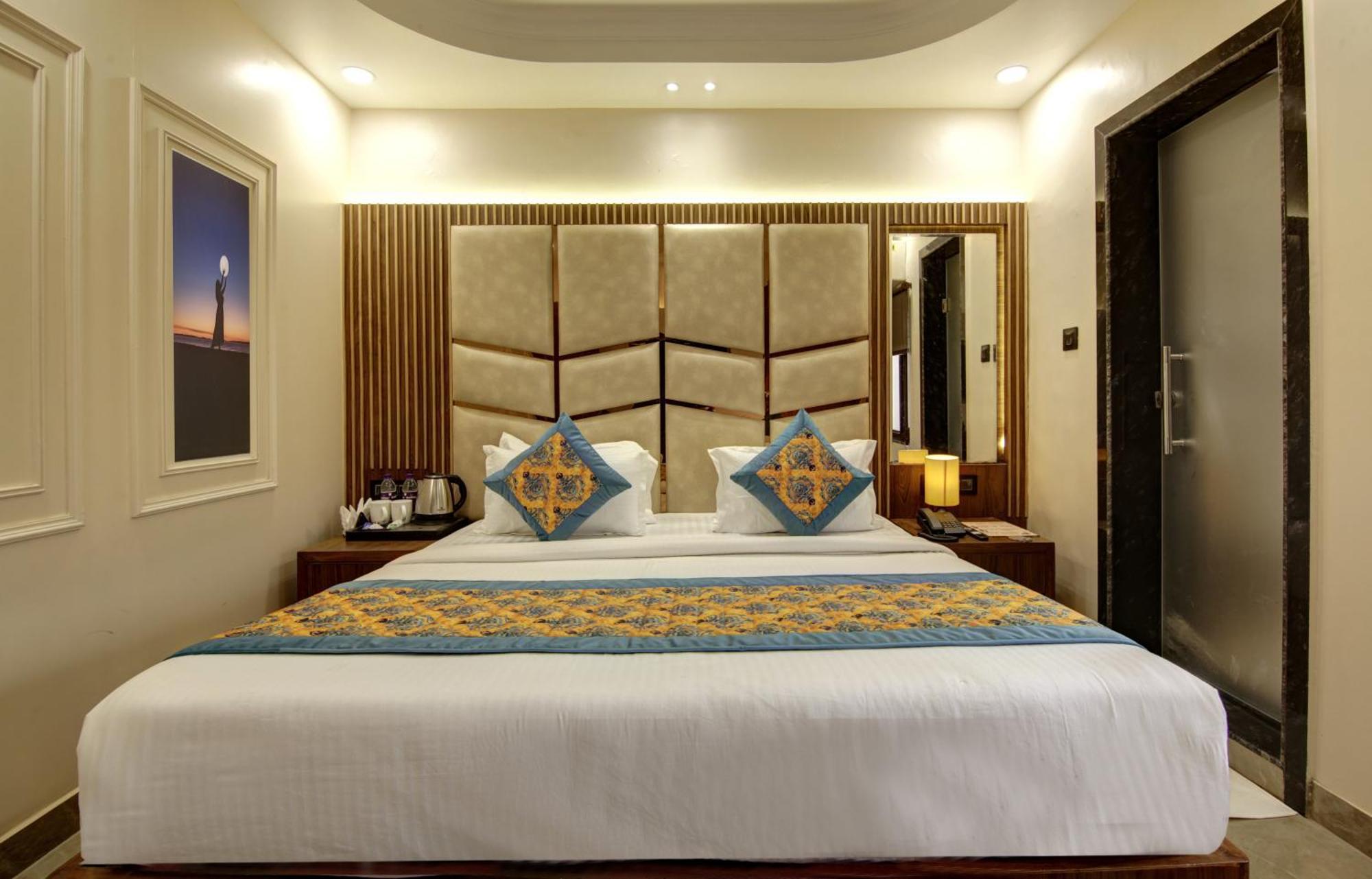 Bless Inn - Near Connaught Place New Delhi Bagian luar foto